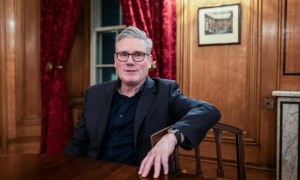 不学卡尼？访华前夕，英国首相斯塔默最新表态：不在中美间做选择