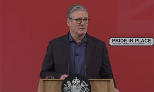 爱泼斯坦丑闻持续延烧，英国首相斯塔默：我很抱歉，但不辞职