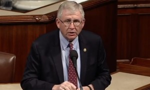 美众议院通过涉台法案，岛内议论：打肿脸充胖子，等于说不会出兵