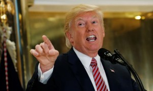 特朗普大发雷霆谴责大法官，“国家的耻辱！”