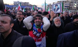 上街庆祝美以轰炸，这些伊朗人最令人不齿！