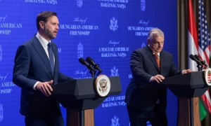 刚站完台的万斯称“不意外”欧尔班败选，那与匈牙利有“相似之处”的美国呢？