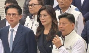 台“军购条例”大幅缩水，美国果然坐不住了：台湾向大陆“屈服”