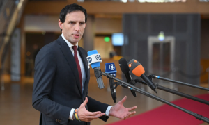 欧盟高官抱怨：更多国家想靠近中国，美国犯大错