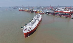 中国交付最大LNG船，韩国造船业还能守住“最后防线”吗？