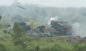 台军又出事故，台“雷霆2000”火箭弹刚发射就坠地