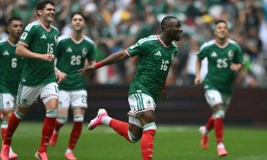 揭幕战打响！东道主墨西哥队2-0战胜南非队