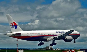 马来西亚政府宣布：将继续搜寻失踪航班MH370，期限延长一年