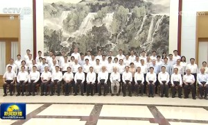 蔡奇探望慰問北戴河暑期休假專家