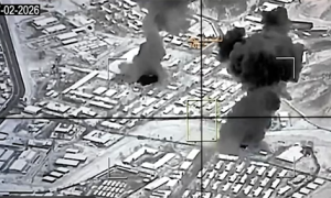 画面曝光：巴基斯坦空袭阿富汗首都，浓烟冲天