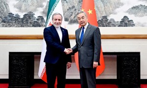 美国指望不上，“沙特请求中国调停胡塞冲突”