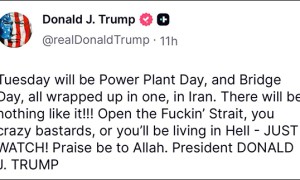 侮辱伊朗措辞极端、脏话连篇，特朗普被批“精神错乱、疯了”