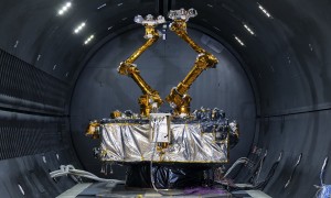 诺格“太空机器人”发射升空，外界关注其进攻作战潜力