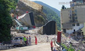 重慶彭水山體崩塌孤石爆破作業首爆成功 進入深度救援