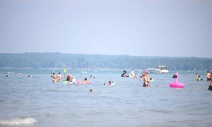 安省本周末迎最佳户外天气晴朗温和，下周热浪来袭体感温度破40℃