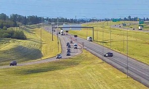长周末惨烈车祸：奔驰车高速路逆行致3车连撞，4人死亡包括1儿童