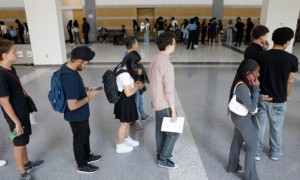 6月就業人數增加18000人 失業率降至6.5%