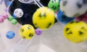 周末加拿大兩大頭獎花落入阿省