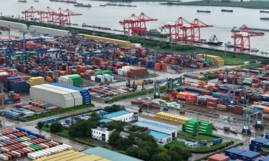 “中方向美方亮明态度：枪已上膛，随时反击”